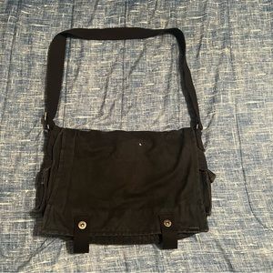 Aeropostale Messenger Bag in Navy